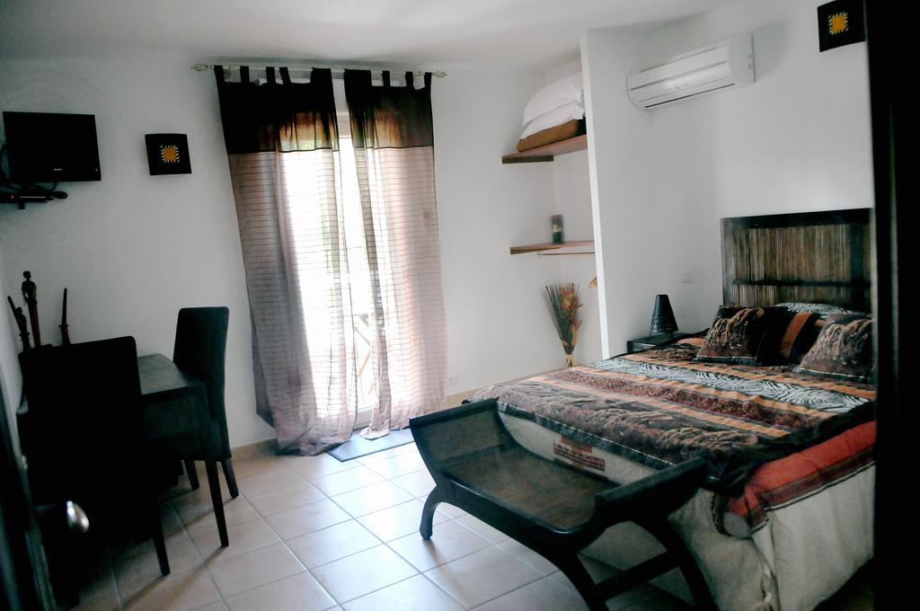 Chambres D'Hotes Des Huppes Ним Екстериор снимка